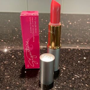 Marykay signature Creme in Lipstick in pink coral.